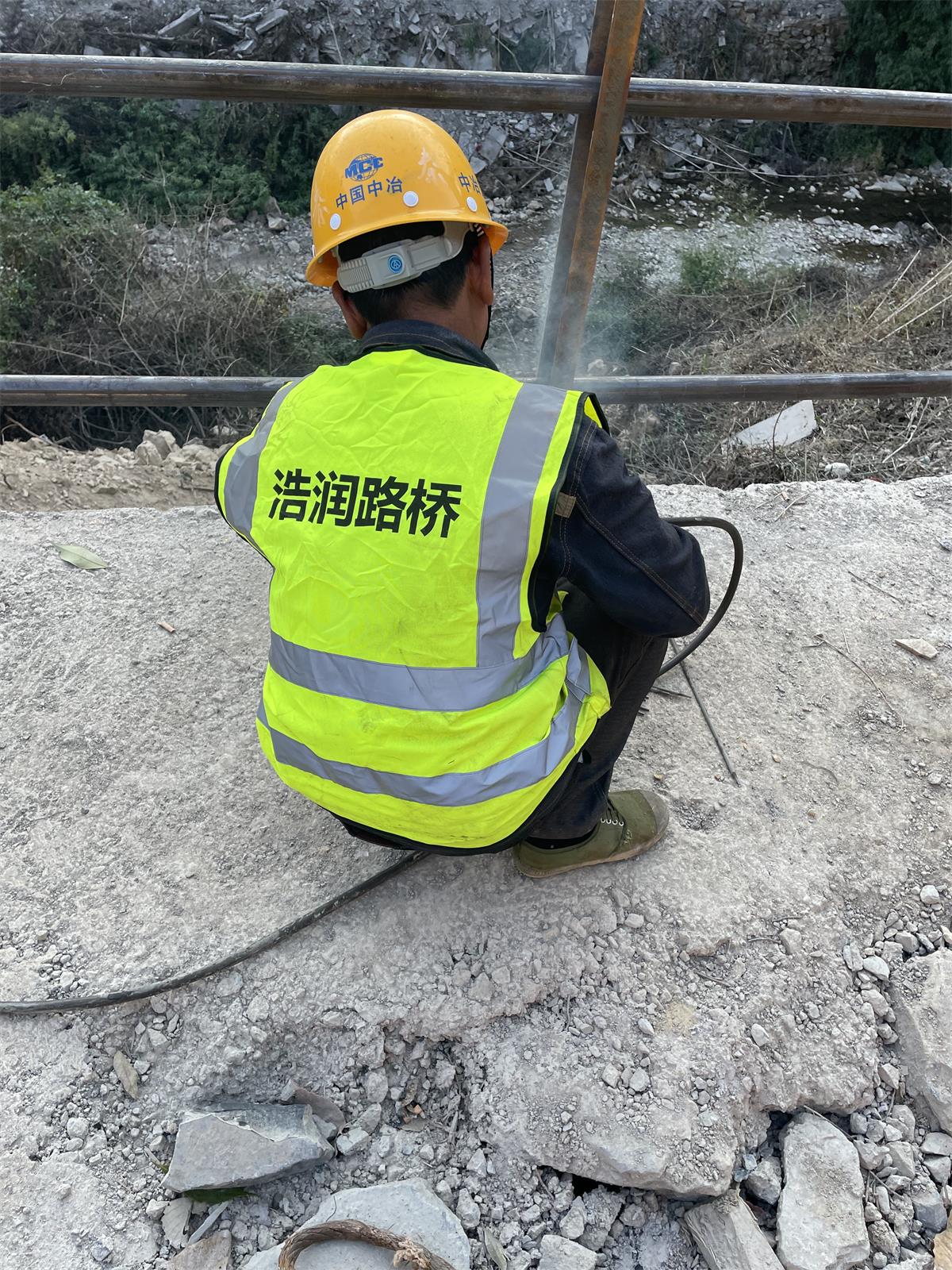 湖南浩潤路橋機械有限公司,郴州公路鋼橋設(shè)計制造加工,郴州鋼管樁橋梁設(shè)計制造加工